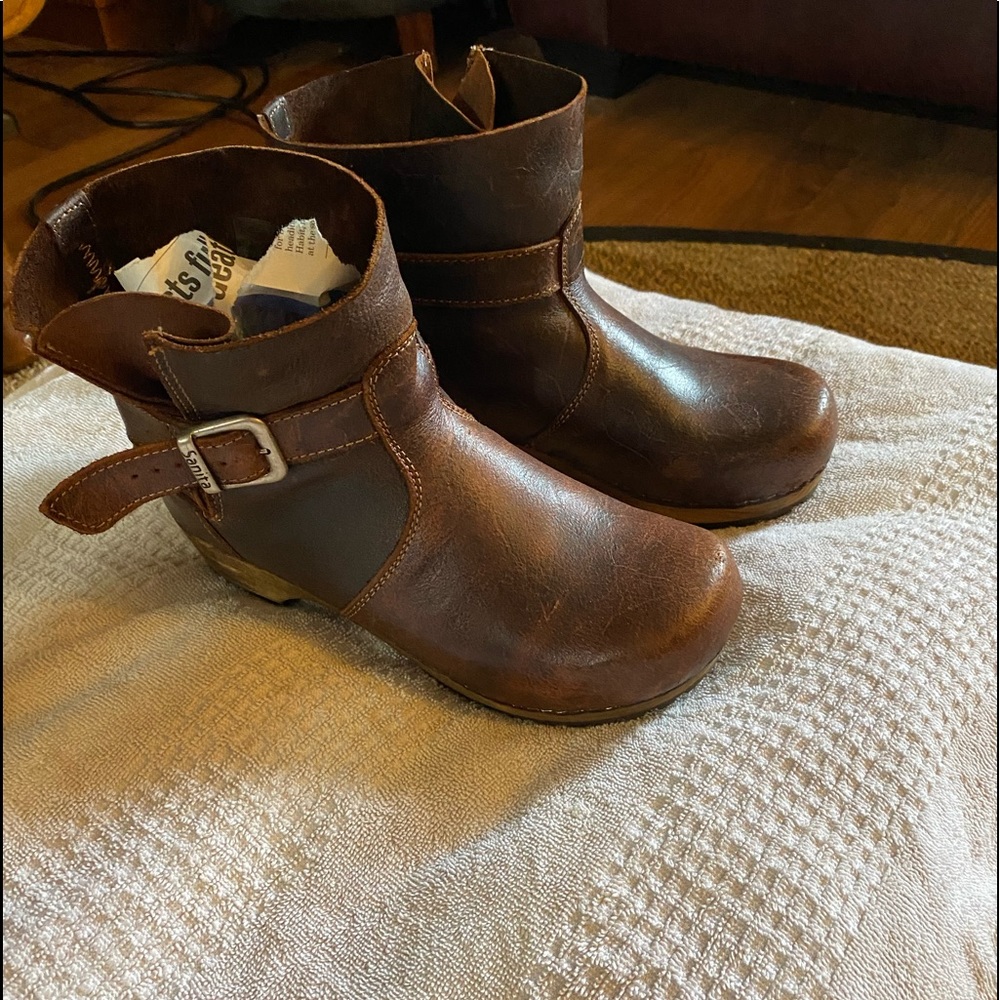 Sanita size 38 beautiful clog boot
